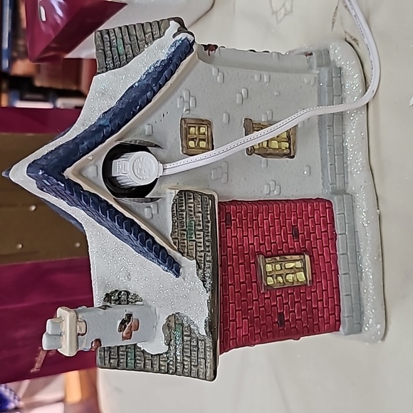 Vintage Victoria falls porcelain lighted house Collectors Series 1 School House - Picture 11 of 12